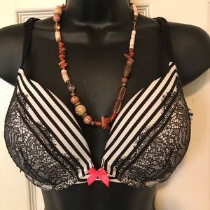 Victoria’s Secret Bra Very Sexy Push-up bra black and white
